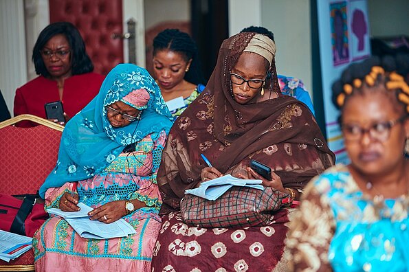 Trabalhando com Feministas em África em prol de uma Paz Verdadeira