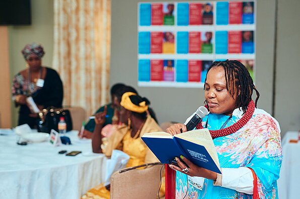 Trabalhando com Feministas em África em prol de uma Paz Verdadeira