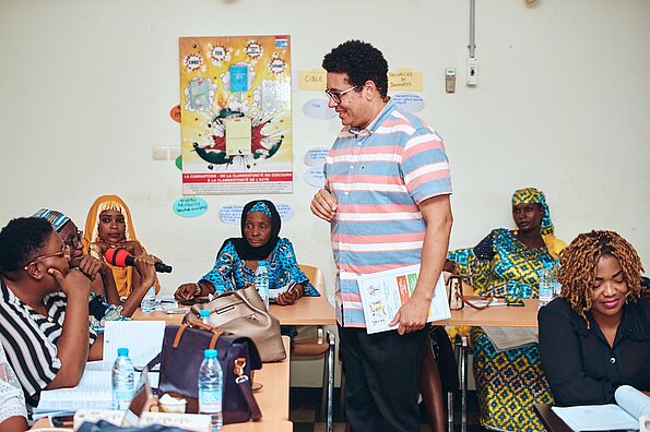 Trabalhando com Feministas em África em prol de uma Paz Verdadeira