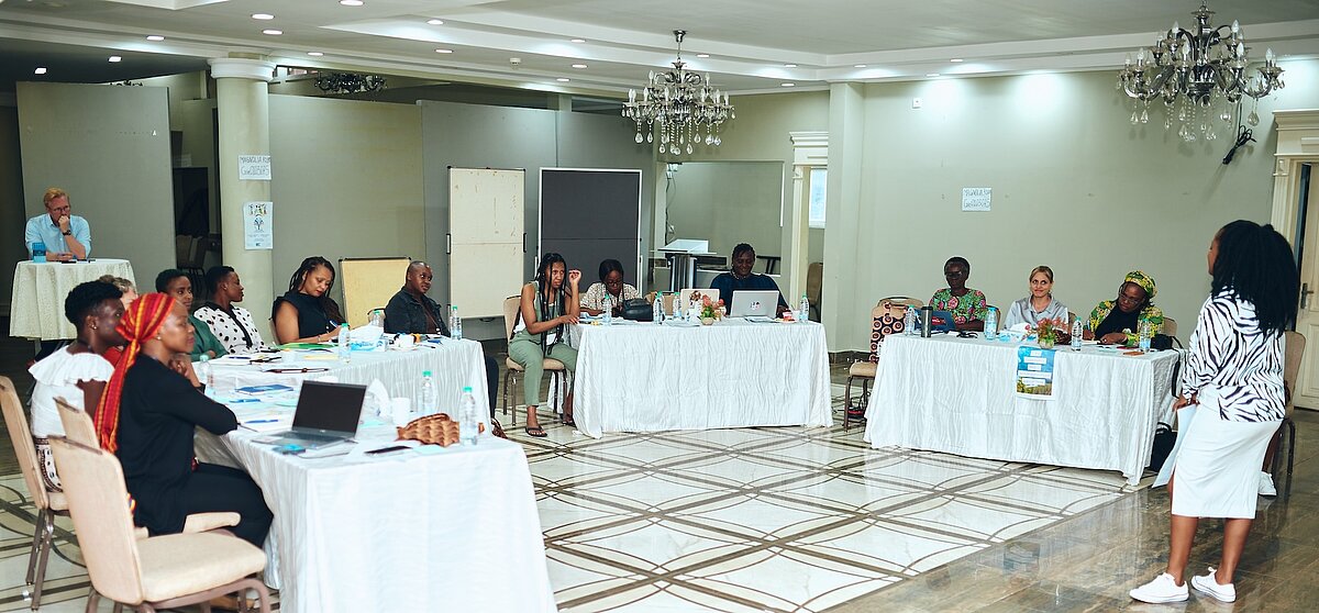 Trabalhando com Feministas em África em prol de uma Paz Verdadeira
